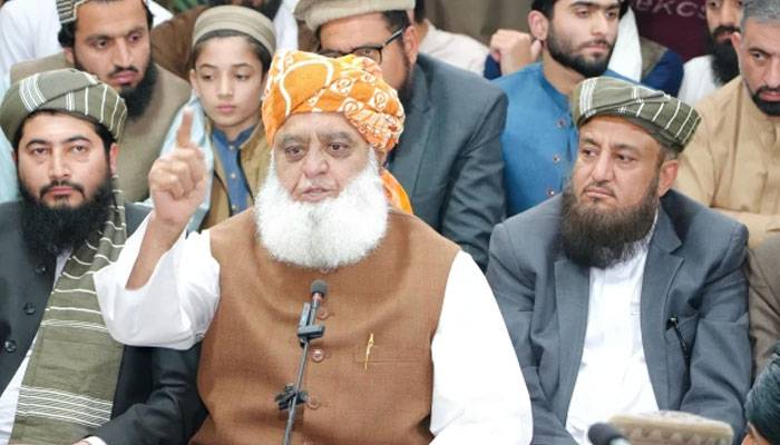 عالم دین کیخلاف بندوق اٹھانا جہاد نہیں دہشتگردی ہے ، مولانا فضل الرحمان