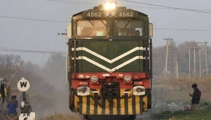 بلوچستان ؛ جعفر ایکسپریس پر دہشت گردوں کا حملہ، مسافروں کو یرغمال بنا لیا