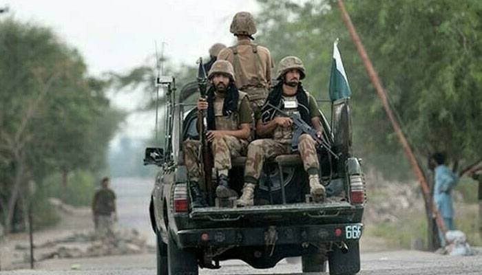 نوشکی میں سیکیورٹی فورسز کے قافلے پر خودکش حملہ،3 دہشتگرد ہلاک، 5 افراد شہید