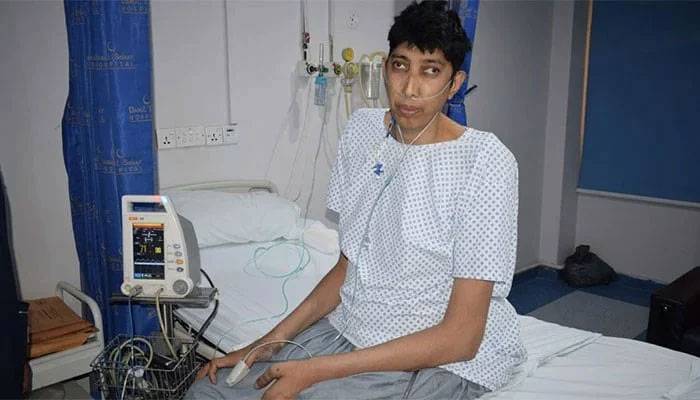 دنیا کے  چند دراز قد انسانوں میں شامل نصیر سومرو انتقال کر گئے