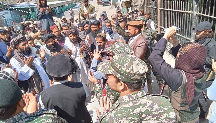 پاک افغان حکام کی فلیگ میٹنگ،طور خم بارڈر آج کھولنے کا فیصلہ