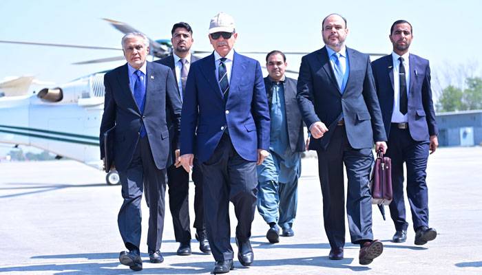 وزیر اعظم شہباز شریف اعلی سطح وفد کے ہمراہ سعودی عرب کے دورے کیلئے روانہ