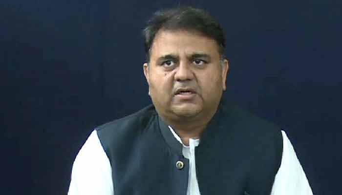 عمران خان، نواز شریف اور آصف زرداری مل بیٹھ کر قومی حکومت بنائیں،فواد چودھری کی تجویز