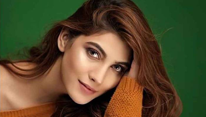اداکارہ نازش جہانگیر کے وارنٹ گرفتاری جاری
