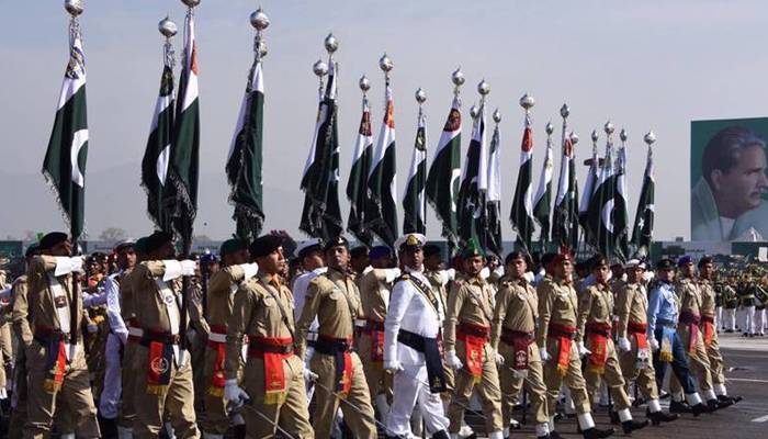 ایوان صدراسلام آباد میں یوم پاکستان کے موقع پر مسلح افواج کی پروقار پریڈ