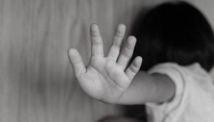 گلاب دیوی ہسپتال میں بچی سےز یادتی کی کوشش کرنیوالا گارڈ گرفتار