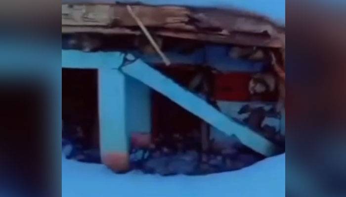 ناران  میں گلیشیئر  گرنے سے متعدد ہوٹلز، گھروں کو نقصان 
