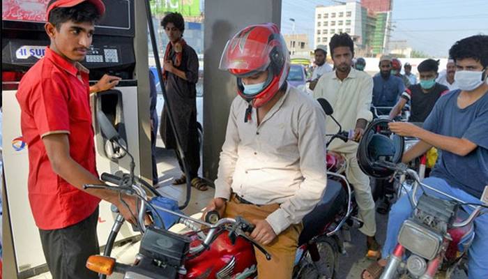 بریکنگ نیوز!عید پر پیٹرول سستا ہونےکاامکان