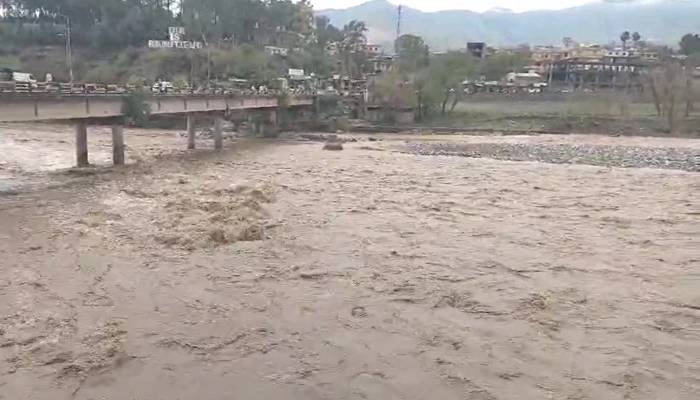 خیبرپختونخوا:بالائی علاقوں میں گرج چمک کے ساتھ بارش،نالوں میں طغیانی