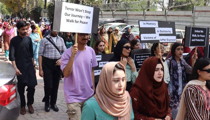 جعفر ایکسپریس حملے کے متاثرین سے اظہار یکجہتی،  ایئر یونیورسٹی میں یکجہتی امن واک کا انعقاد
