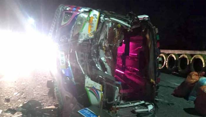 چکوال میں بس الٹنے سے 5 مسافر جاں بحق، 30 شدید زخمی