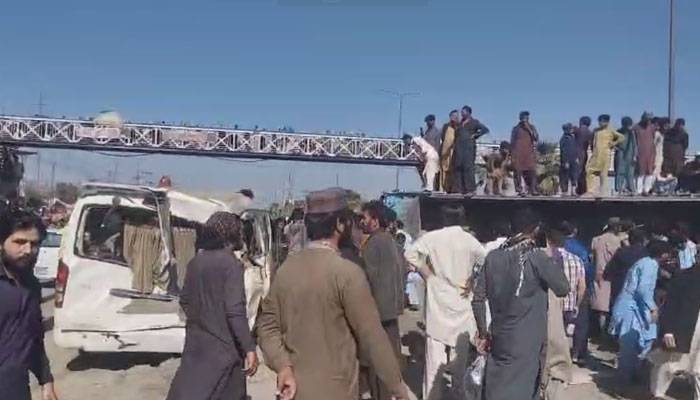 اسلام آباد: تیز رفتار ڈمپر کی 5 گاڑیوں کو ٹکر،3 افراد جاں بحق