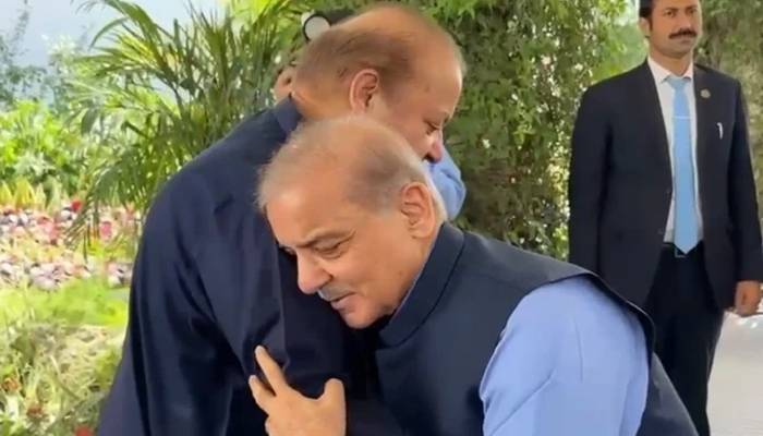 وزیراعظم کی اہلخانہ کے ہمراہ جاتی امرا آمد ، نواز شریف سے ملاقات