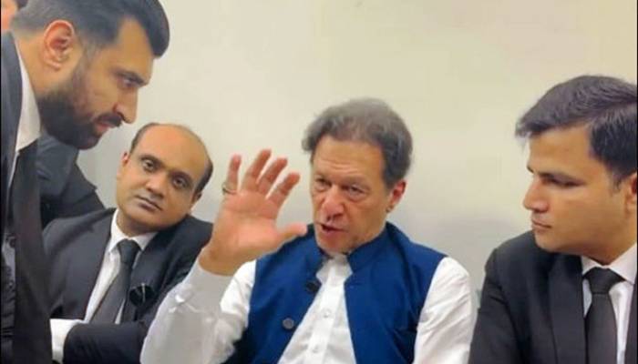 اسپیکر خیبر پختونخوا اسمبلی کو مستعفی ہوجانا چاہیے، عمران خان