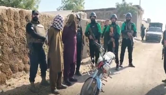 کچےکےعلاقے میں سرچ آپریشن، ڈاکوؤں کے 2 سہولت کارگرفتار