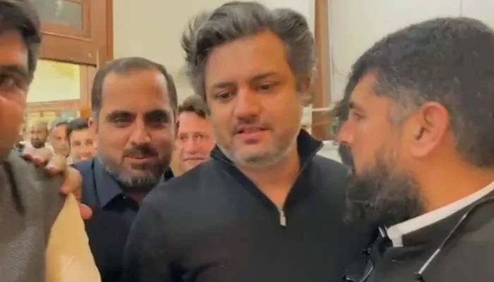 اعظم سواتی کےالزامات،حماد اظہر پارٹی عہدوں سےمستعفی ہو گئے