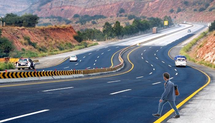 موٹروے پیدل کر اس کرنے والے ہوجائیں خبردار! سخت احکامات آگئے