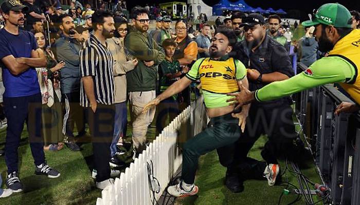 افغان شائقین کی خوشدل شاہ سے بدزبانی،نازیبا زبان کے استعمال پر ہاتھا پائی