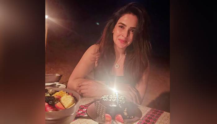 سالگرہ کاجشن،صبا قمر نےساحل کنارے سےدلکش تصاویرشیئر کردیں