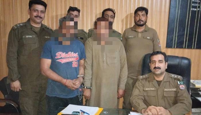 راہ چلتی خواتین کی بالیاں نونچنے والا گینگ گرفتار، ویڈیو بھی سامنے آگئی