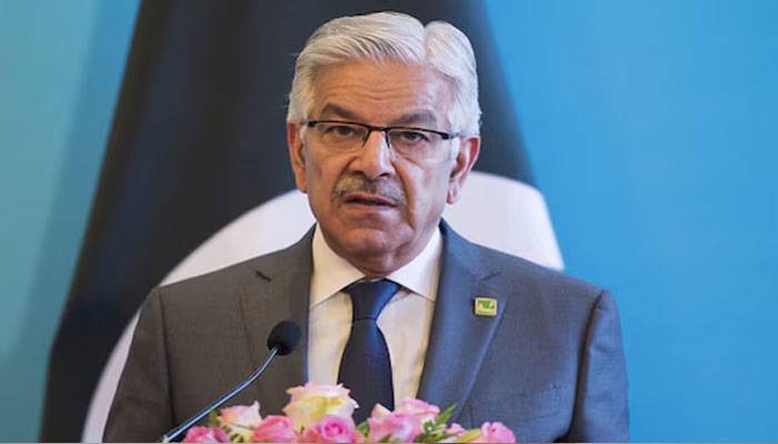 عمران ہمارے ساتھ میٹنگ میں نہیں بیٹھتا تھا،  اب میٹنگز میں آنے کیلئے منتیں کر رہا ، خواجہ آصف