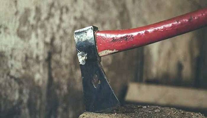 بھکر:بیوی سے تلخ کلامی پرباپ کا5سالہ معصوم بیٹی پر کلہاڑی سے قاتلانہ حملہ