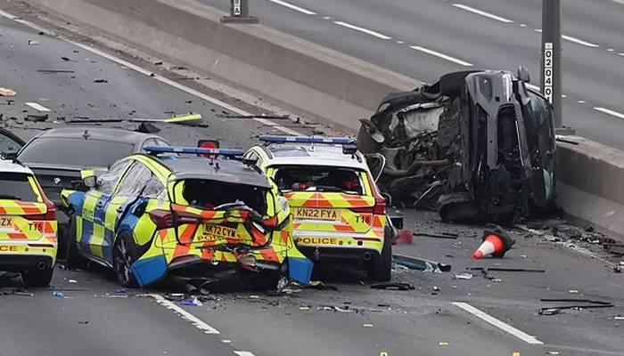 مشتبہ کار کا پیچھا کرتے پولیس کی کاریں ہولناک حادثے کا شکار،5 افراد اسپتال پہنچ گئے