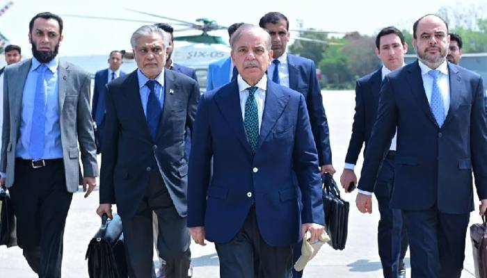 وزیراعظم شہباز شریف 2روزہ سرکاری دورے پر بیلاروس روانہ