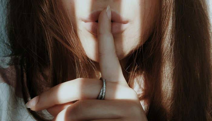 ہسپانوی خاتون 16 سال تک گونگی بن کر معذوری کی  پنشن لیتی رہی