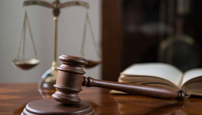 عدالت نے پی آئی اے کے تین سینئرافسران کو قید و جرمانے کی سزا سنادی
