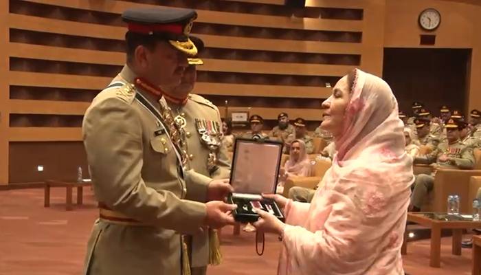 ’شہداءاور غازی ہماری قوم کا فخر ، احترام ہر پاکستانی پر فرض ہے،آرمی چیف