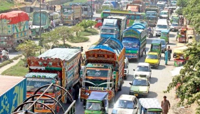 کراچی : دن کے اوقات میں ہیوی ٹریفک پر مکمل پابندی عائد