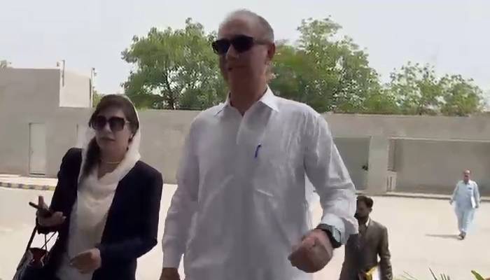 پولیس اہلکارعمران خان سے ملاقات نہیں کرواتے،عمرایوب کا شکوہ