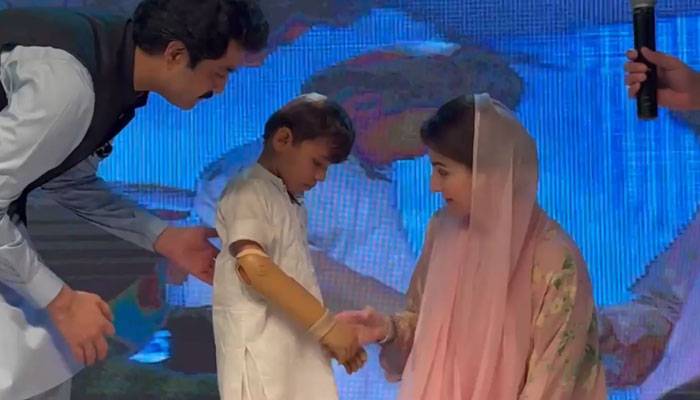 مریم نواز کا پنجاب کے خصوصی افراد کیلئے دنیا کی  جدید ترین 'بایونکس' ٹیکنالوجی کا تحفہ