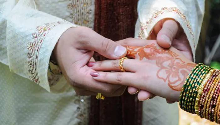 شادی کیلئے لڑکا، لڑکی کی عمر میں کتنا فرق ہونا چاہیے؟ 