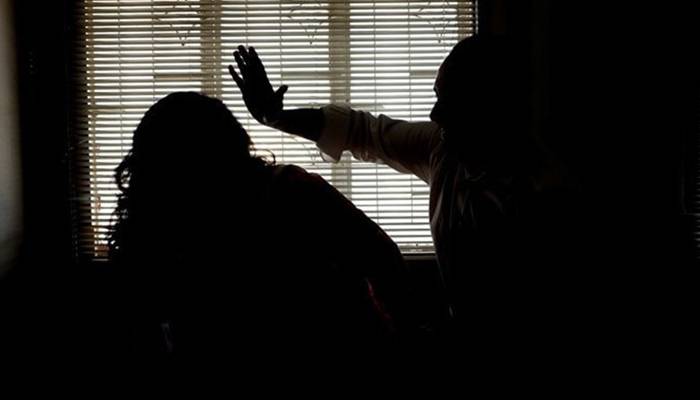 مظفرگڑھ: 8ماہ کی حاملہ خاتون پر سسرالیوں کا بدترین تشدد،بازو،ٹانگیں توڑدیں