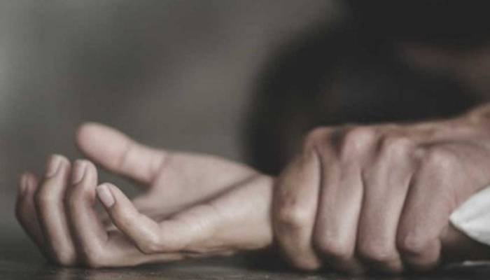 چلتی گاڑی میں زیادتی کی کوشش، مزاحمت پر خاتون قتل
