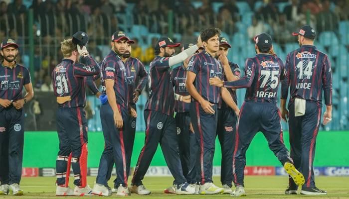 پی ایس ایل 10: کراچی کنگز نے پشاور زلمی کو 2 وکٹوں سے شکست دیدی