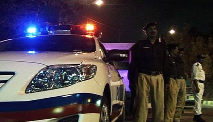 ڈیفنس تھانے میں طلبا اور پولیس میں جھڑپ، فائرنگ سے 4 طلبا زخمی