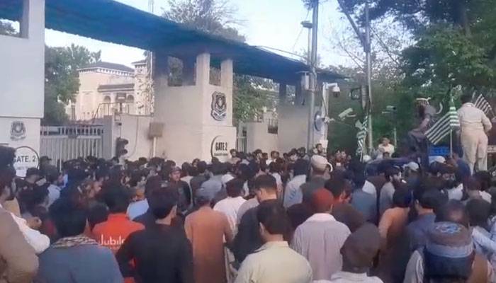 بھارتی ہائی کمیشن کے سامنے سول سوسائٹی کا مظاہرہ، شدید نعرے بازی 