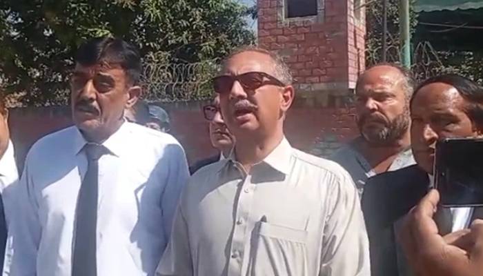 عمرایوب کا شہباز شریف پرکمزوراوربزدل وزیراعظم ہونے کاالزام