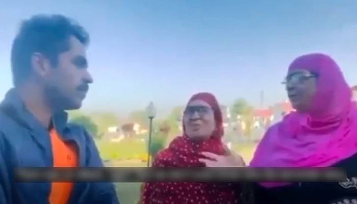 بھارتی ہندو شخص کی کشمیری خواتین کو اُکسانے کی کوشش ناکام،ویڈیو سامنے آگئی