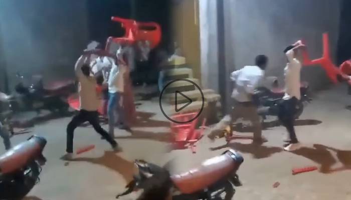 شادی کے موقع پر فریقین لڑ پڑے،کرسیوں، پتھرؤں سے حملہ، ویڈیو وائرل