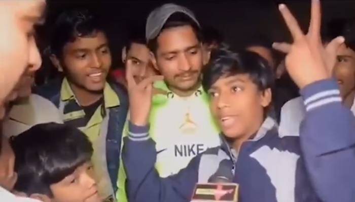 بھارتی نوجوان کا پاکستان مخالف بیان دینے سے انکار، صحافی کو کھری کھری سنا دیں