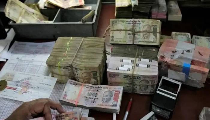 طیاروں کے بعد بھارت کی کرنسی بھی زمین بوس ہو گئی 