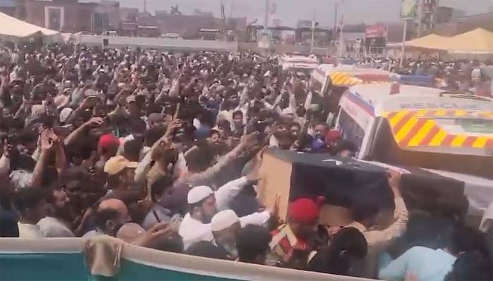 بھارت کےبزدلانہ حملے کے شہداء کی نماز جنازہ بہاولپور میں اد ا