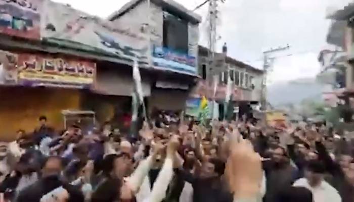 آزاد کشمیر کے عوام بھارتی جارحیت کیخلاف سڑکوں پر امڈ آئے