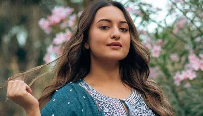 سوناکشی سنہا نےبھارتی نیوز چینلز کو غیر ذمہ دارانہ رپورٹنگ  پر کھری کھری سنا دیں