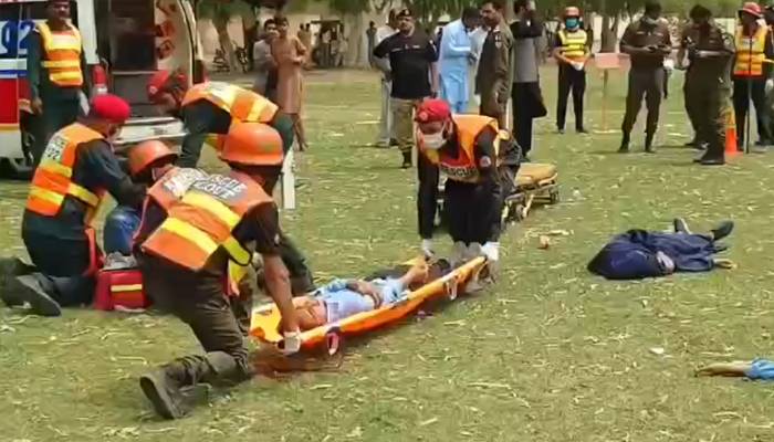 ہنگامی حالات کے پیش نظر ریسکیو کی طلبہ کو تربیت دینے کی مشقیں