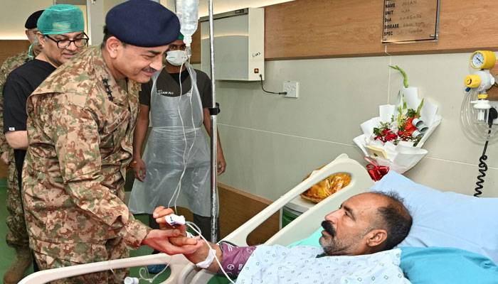 آرمی چیف کا سی ایم ایچ کا دورہ، آپریشن معرکہ حق کے زخمیوں کی عیادت کی